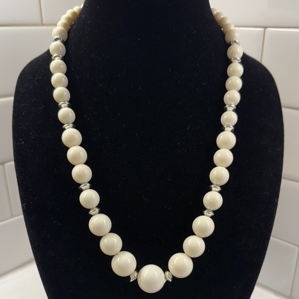 Chunky White and Silver Tone Necklace